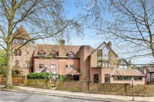 A stunning three bedroom penthouse apartment for sale in Hampstead, NW3.