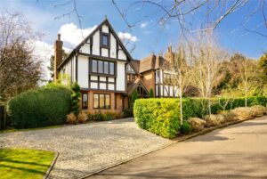 An exceptional four bedroom detached residence, set within an exclusive gated development in Hadley Wood, EN4.